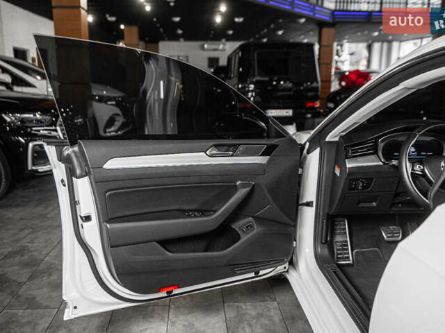 Білий Фольксваген Arteon, об'ємом двигуна 2 л та пробігом 63 тис. км за 28500 $, фото 53 на Automoto.ua
