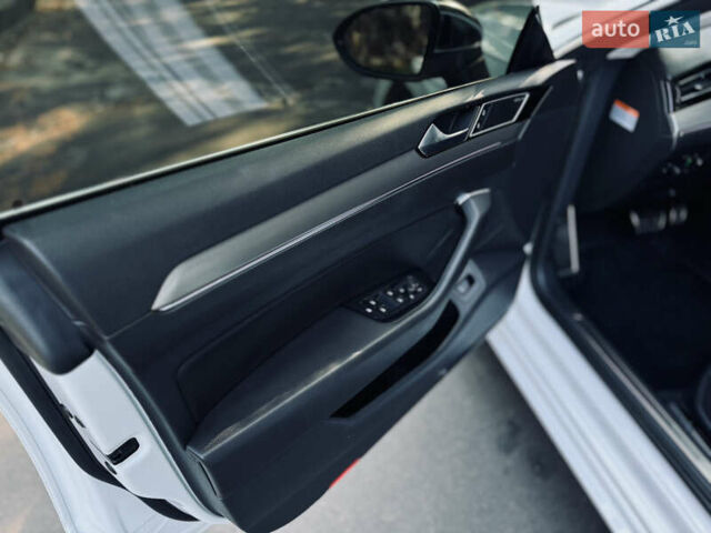 Фольксваген Arteon 2018 в Львове на Automoto.ua Белый Фольксваген Arteon, объемом двигателя 1.97 л и пробегом 91 тыс. км за 25499 $, фото 45 на Automoto.ua