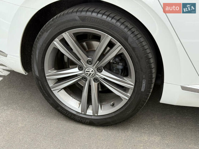 Белый Фольксваген Arteon, объемом двигателя 2 л и пробегом 235 тыс. км за 25777 $, фото 26 на Automoto.ua