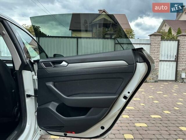 Белый Фольксваген Arteon, объемом двигателя 1.5 л и пробегом 66 тыс. км за 23499 $, фото 30 на Automoto.ua