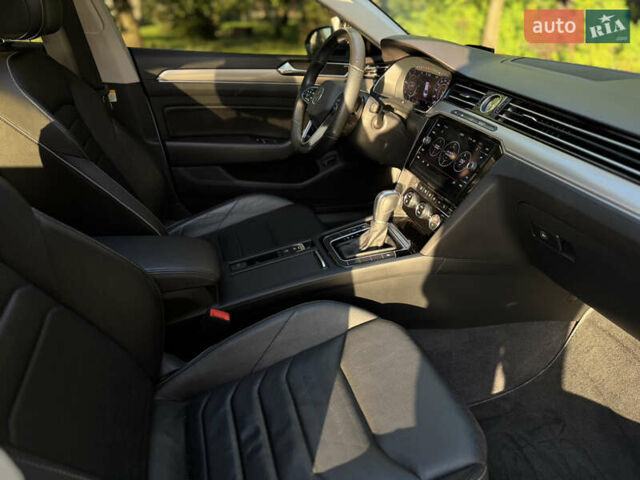 Белый Фольксваген Arteon, объемом двигателя 2 л и пробегом 90 тыс. км за 26499 $, фото 31 на Automoto.ua