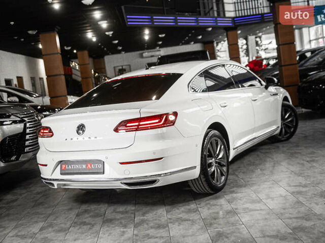 Белый Фольксваген Arteon, объемом двигателя 2 л и пробегом 63 тыс. км за 27900 $, фото 19 на Automoto.ua