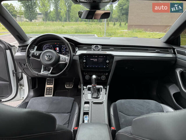 Белый Фольксваген Arteon, объемом двигателя 2 л и пробегом 235 тыс. км за 25777 $, фото 32 на Automoto.ua