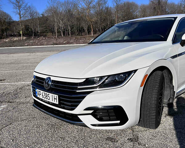 Белый Фольксваген Arteon, объемом двигателя 1.98 л и пробегом 48 тыс. км за 26000 $, фото 2 на Automoto.ua