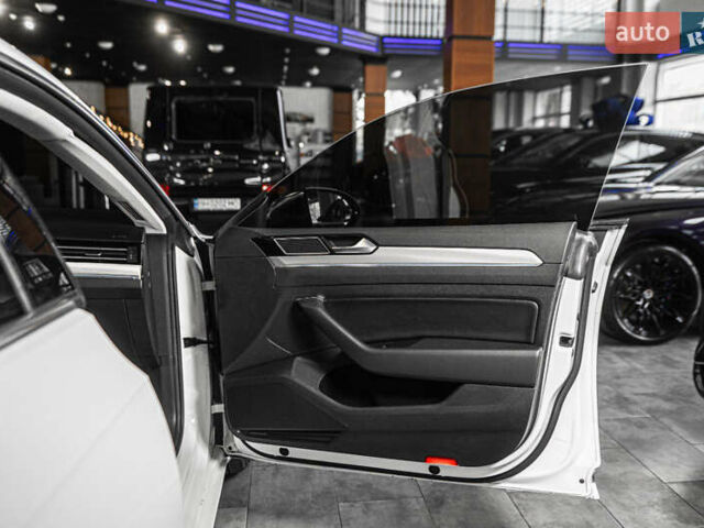 Білий Фольксваген Arteon, об'ємом двигуна 2 л та пробігом 63 тис. км за 28500 $, фото 55 на Automoto.ua