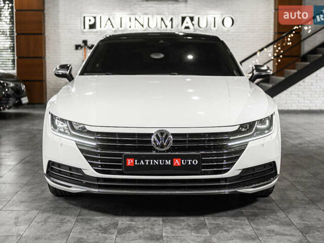 Белый Фольксваген Arteon, объемом двигателя 2 л и пробегом 63 тыс. км за 27900 $, фото 2 на Automoto.ua