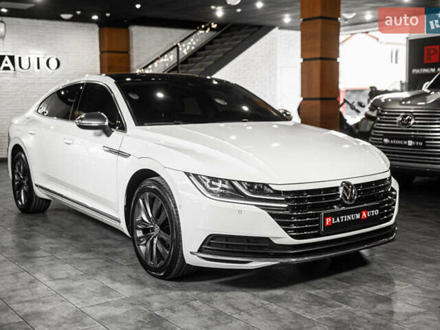 Белый Фольксваген Arteon, объемом двигателя 2 л и пробегом 63 тыс. км за 27900 $, фото 1 на Automoto.ua