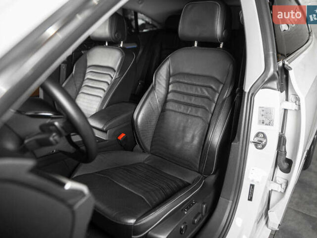 Белый Фольксваген Arteon, объемом двигателя 2 л и пробегом 63 тыс. км за 27900 $, фото 29 на Automoto.ua