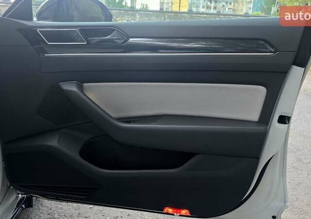 Білий Фольксваген Arteon, об'ємом двигуна 1.98 л та пробігом 87 тис. км за 26500 $, фото 23 на Automoto.ua