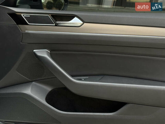 Белый Фольксваген Arteon, объемом двигателя 2 л и пробегом 154 тыс. км за 27600 $, фото 29 на Automoto.ua