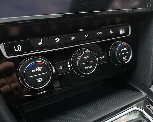 Белый Фольксваген Arteon, объемом двигателя 1.98 л и пробегом 46 тыс. км за 23900 $, фото 37 на Automoto.ua