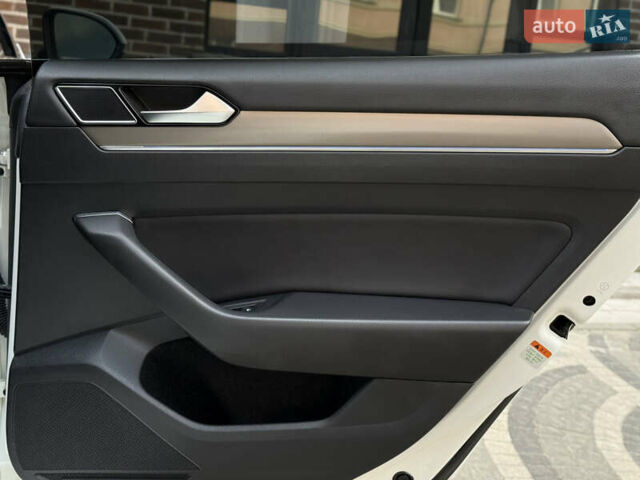 Белый Фольксваген Arteon, объемом двигателя 2 л и пробегом 154 тыс. км за 27600 $, фото 46 на Automoto.ua