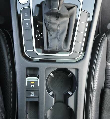 Белый Фольксваген Arteon, объемом двигателя 2 л и пробегом 80 тыс. км за 28900 $, фото 45 на Automoto.ua