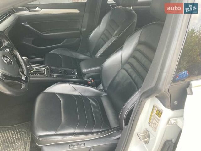 Белый Фольксваген Arteon, объемом двигателя 1.98 л и пробегом 87 тыс. км за 24444 $, фото 8 на Automoto.ua