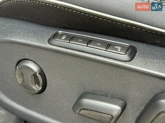 Белый Фольксваген Arteon, объемом двигателя 2 л и пробегом 154 тыс. км за 27600 $, фото 25 на Automoto.ua