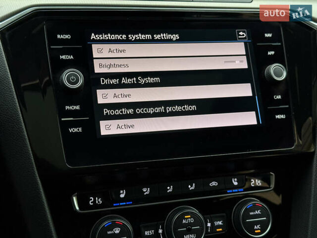 Белый Фольксваген Arteon, объемом двигателя 2 л и пробегом 154 тыс. км за 27600 $, фото 38 на Automoto.ua