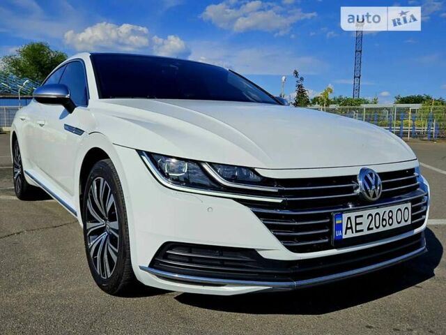 Белый Фольксваген Arteon, объемом двигателя 2 л и пробегом 150 тыс. км за 27900 $, фото 14 на Automoto.ua