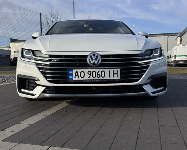 Белый Фольксваген Arteon, объемом двигателя 2 л и пробегом 215 тыс. км за 25999 $, фото 14 на Automoto.ua