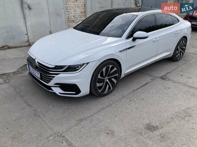 Белый Фольксваген Arteon, объемом двигателя 1.98 л и пробегом 87 тыс. км за 24444 $, фото 6 на Automoto.ua