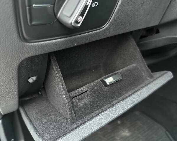 Белый Фольксваген Arteon, объемом двигателя 1.98 л и пробегом 46 тыс. км за 23900 $, фото 27 на Automoto.ua