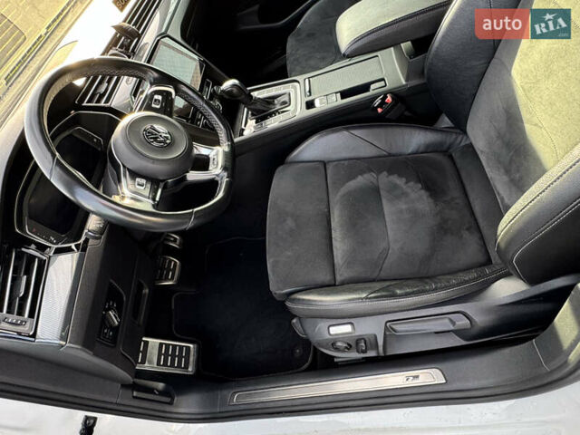 Белый Фольксваген Arteon, объемом двигателя 2 л и пробегом 215 тыс. км за 25999 $, фото 49 на Automoto.ua