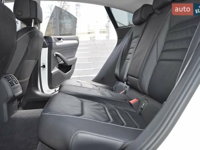 Белый Фольксваген Arteon, объемом двигателя 2 л и пробегом 80 тыс. км за 28900 $, фото 16 на Automoto.ua