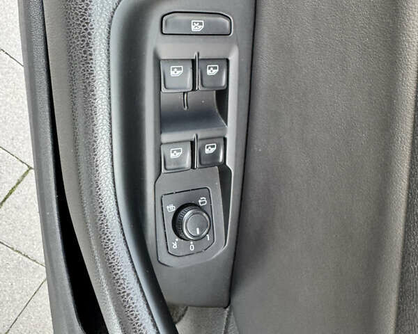 Белый Фольксваген Arteon, объемом двигателя 2 л и пробегом 215 тыс. км за 25999 $, фото 78 на Automoto.ua