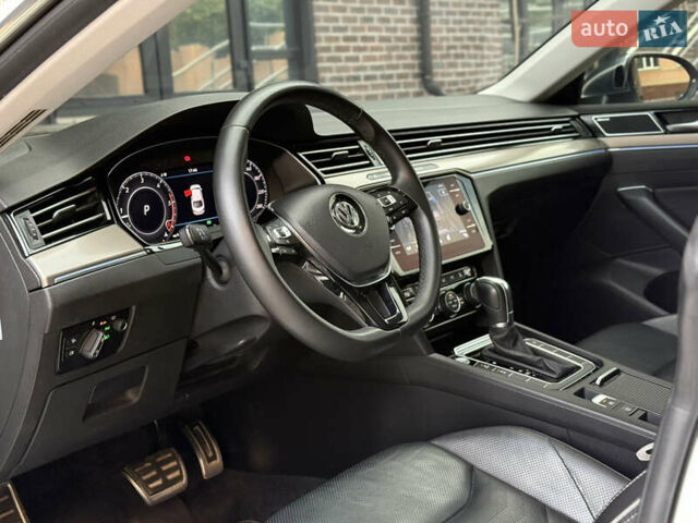 Белый Фольксваген Arteon, объемом двигателя 2 л и пробегом 154 тыс. км за 27600 $, фото 22 на Automoto.ua