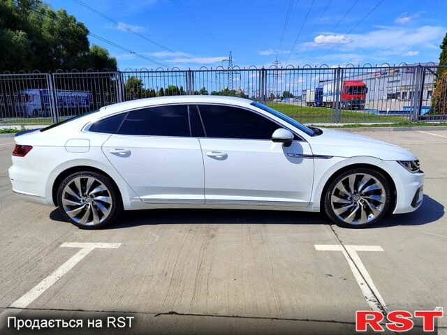 Белый Фольксваген Arteon, объемом двигателя 2 л и пробегом 157 тыс. км за 22500 $, фото 2 на Automoto.ua