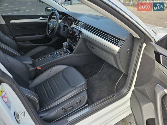 Білий Фольксваген Arteon, об'ємом двигуна 2 л та пробігом 150 тис. км за 27900 $, фото 23 на Automoto.ua