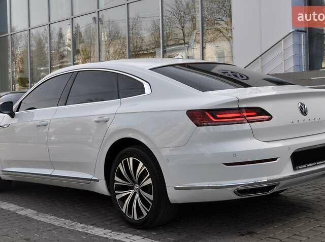 Белый Фольксваген Arteon, объемом двигателя 2 л и пробегом 80 тыс. км за 28900 $, фото 3 на Automoto.ua
