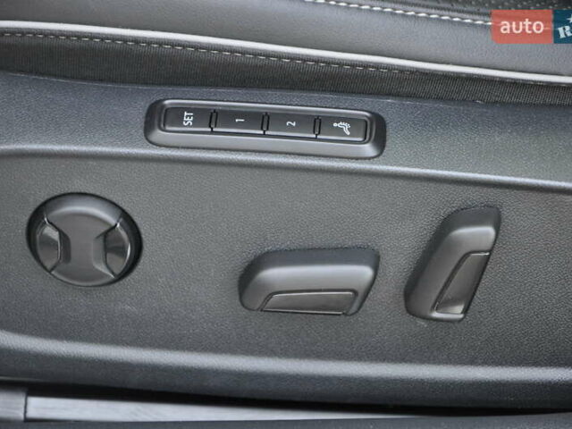 Белый Фольксваген Arteon, объемом двигателя 2 л и пробегом 80 тыс. км за 28900 $, фото 27 на Automoto.ua