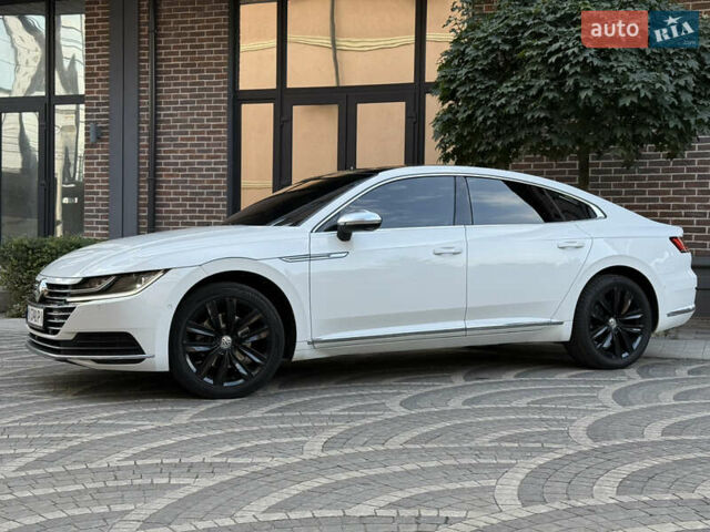 Белый Фольксваген Arteon, объемом двигателя 2 л и пробегом 154 тыс. км за 27600 $, фото 6 на Automoto.ua