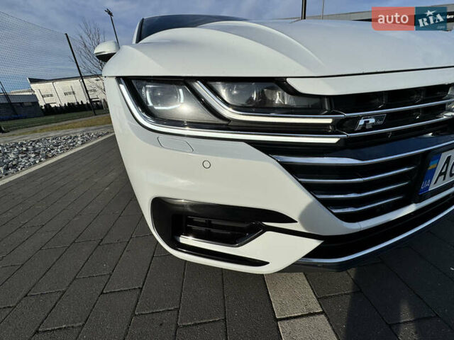 Белый Фольксваген Arteon, объемом двигателя 2 л и пробегом 215 тыс. км за 25999 $, фото 19 на Automoto.ua
