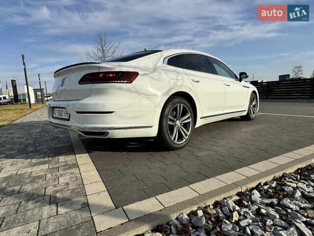 Белый Фольксваген Arteon, объемом двигателя 2 л и пробегом 215 тыс. км за 25999 $, фото 31 на Automoto.ua