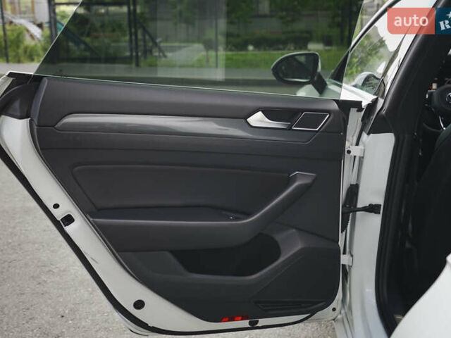 Білий Фольксваген Arteon, об'ємом двигуна 2 л та пробігом 146 тис. км за 28700 $, фото 52 на Automoto.ua