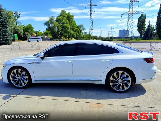 Белый Фольксваген Arteon, объемом двигателя 2 л и пробегом 157 тыс. км за 22500 $, фото 1 на Automoto.ua