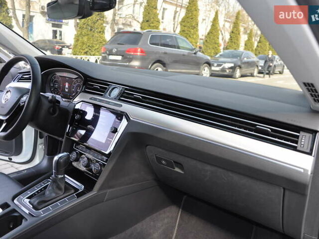Белый Фольксваген Arteon, объемом двигателя 2 л и пробегом 80 тыс. км за 28900 $, фото 20 на Automoto.ua