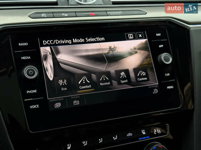 Белый Фольксваген Arteon, объемом двигателя 2 л и пробегом 154 тыс. км за 27600 $, фото 4 на Automoto.ua
