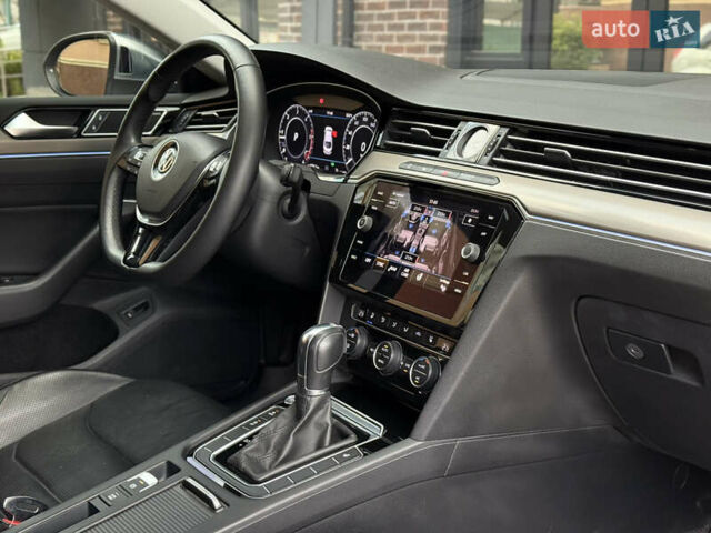 Белый Фольксваген Arteon, объемом двигателя 2 л и пробегом 154 тыс. км за 27600 $, фото 32 на Automoto.ua