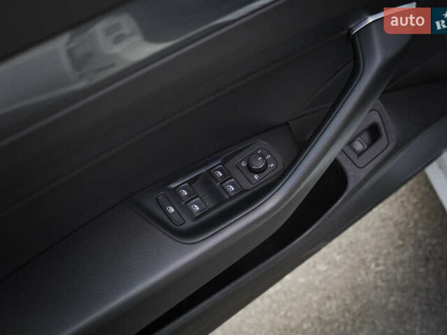 Білий Фольксваген Arteon, об'ємом двигуна 2 л та пробігом 146 тис. км за 28700 $, фото 34 на Automoto.ua