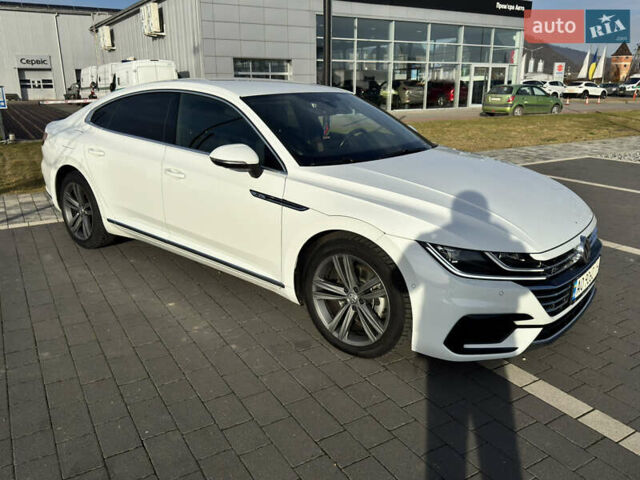 Белый Фольксваген Arteon, объемом двигателя 2 л и пробегом 215 тыс. км за 25999 $, фото 25 на Automoto.ua