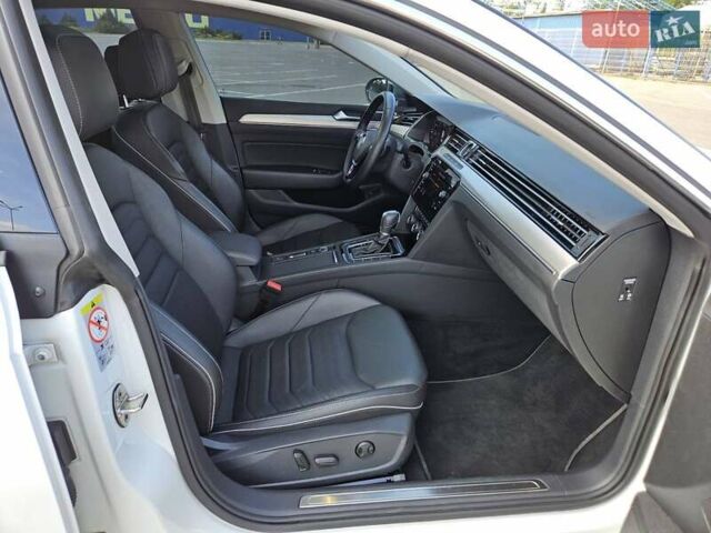 Білий Фольксваген Arteon, об'ємом двигуна 2 л та пробігом 150 тис. км за 27900 $, фото 25 на Automoto.ua