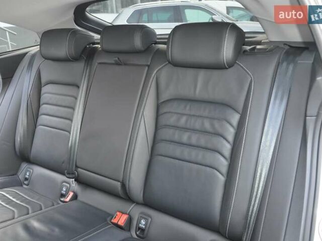 Белый Фольксваген Arteon, объемом двигателя 2 л и пробегом 80 тыс. км за 28900 $, фото 17 на Automoto.ua