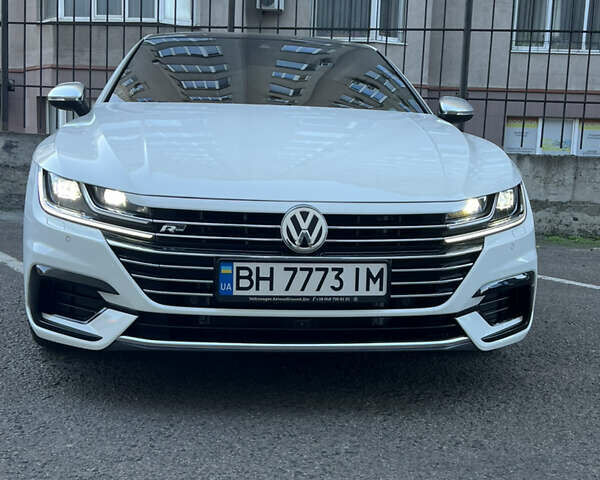 Белый Фольксваген Arteon, объемом двигателя 2 л и пробегом 38 тыс. км за 32000 $, фото 1 на Automoto.ua
