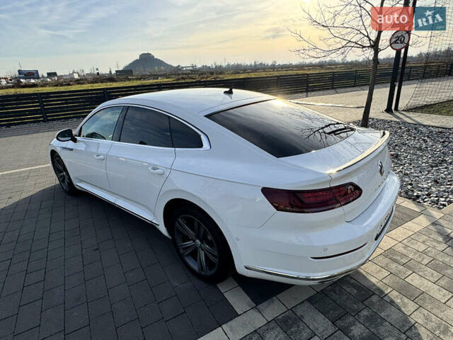 Белый Фольксваген Arteon, объемом двигателя 2 л и пробегом 215 тыс. км за 25999 $, фото 32 на Automoto.ua