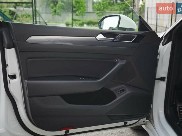 Білий Фольксваген Arteon, об'ємом двигуна 2 л та пробігом 146 тис. км за 28700 $, фото 33 на Automoto.ua