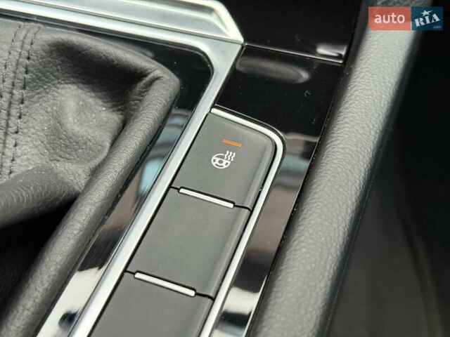 Белый Фольксваген Arteon, объемом двигателя 2 л и пробегом 154 тыс. км за 27600 $, фото 44 на Automoto.ua