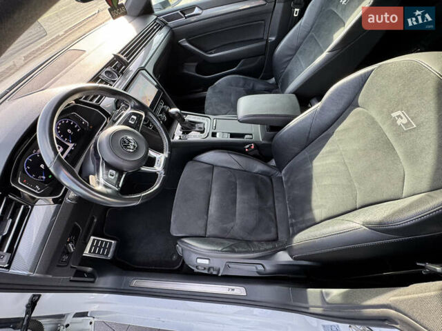 Белый Фольксваген Arteon, объемом двигателя 2 л и пробегом 215 тыс. км за 25999 $, фото 55 на Automoto.ua