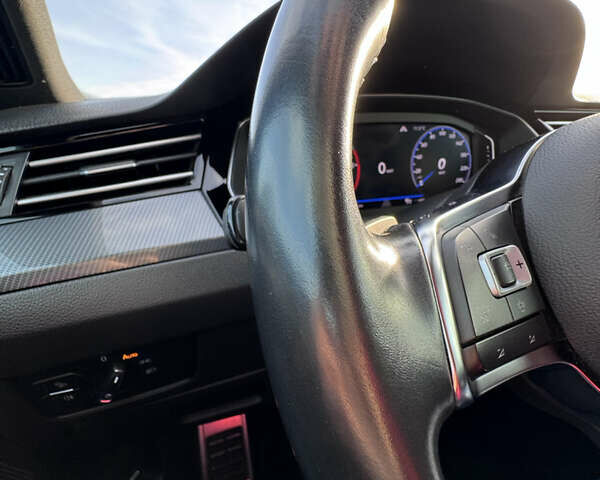 Белый Фольксваген Arteon, объемом двигателя 2 л и пробегом 215 тыс. км за 25999 $, фото 53 на Automoto.ua